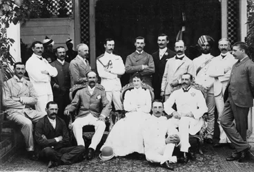 Lord et Lady Lansdowne et personnel au pavillon du vice-roi, Shimla, vers 1888-94